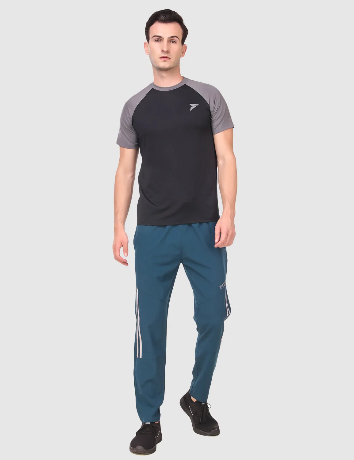 Aero-Light Regular Fit Track Pant ?C Airforce Recycled fibers NonRestrictiveFit