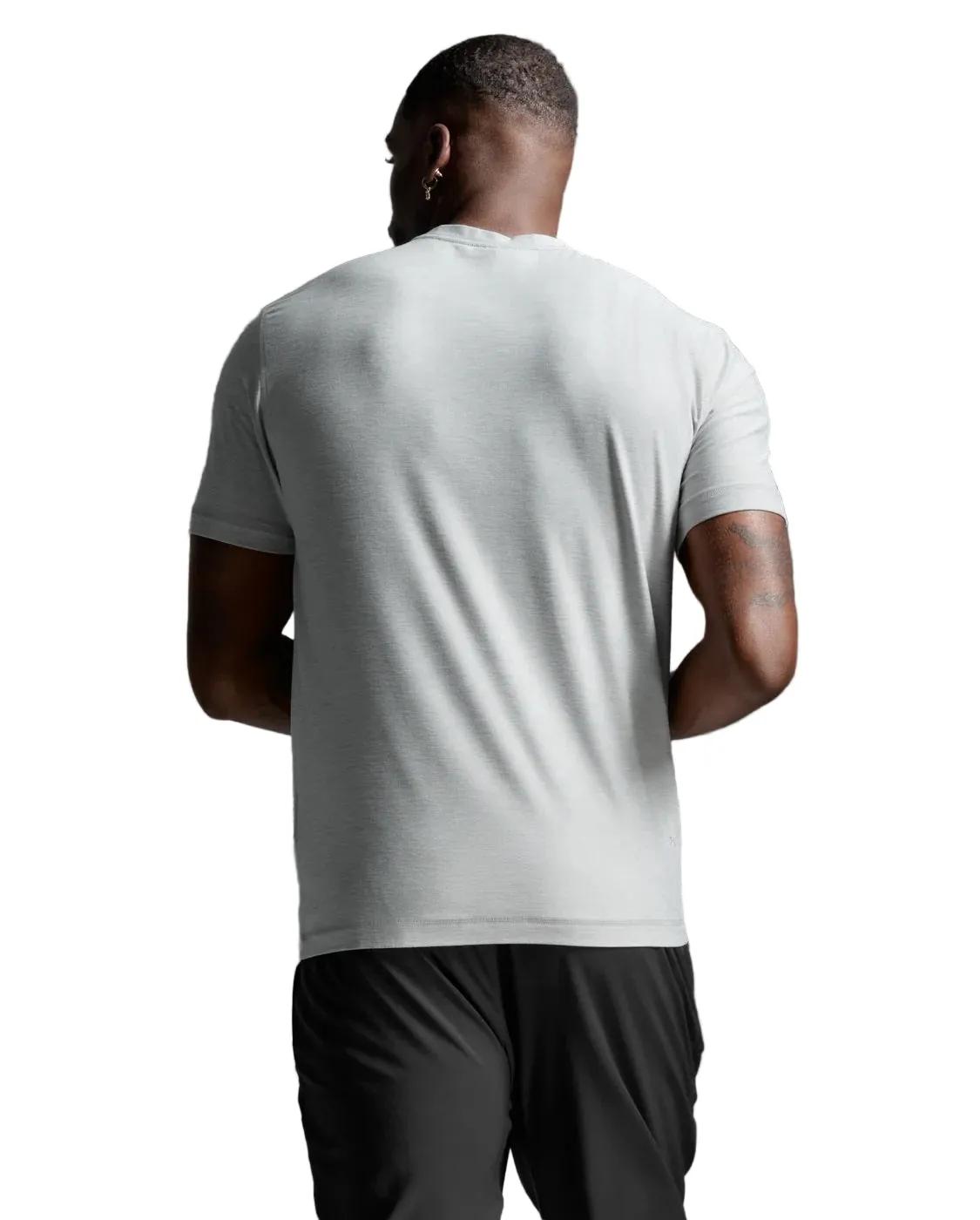 2XU Mens Signature Soft Jersey Training Tee athletic style Perfect for Vacation