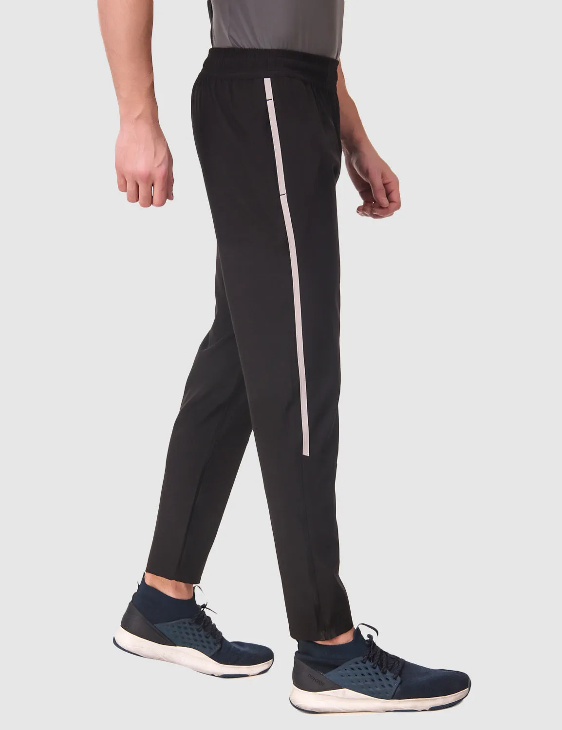 Weekend Ready breath easy Ultralight Regular Fit Track Pant ?C Black