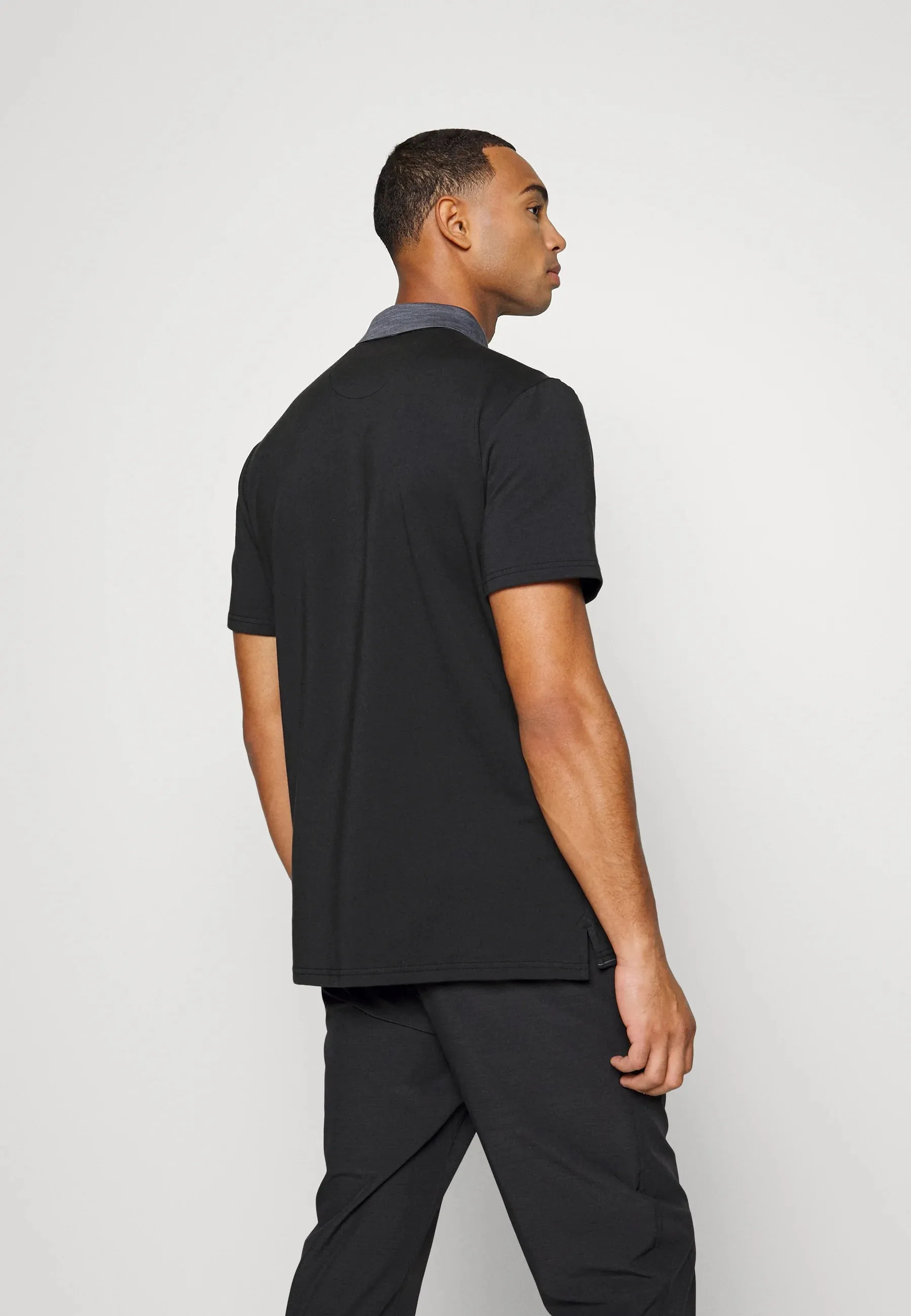 Original Penguin Mens Heritage Fine Line Stretch Golf Polo Shirt - CAVIAR Optimal Airflow Texture Multi Ply Collar