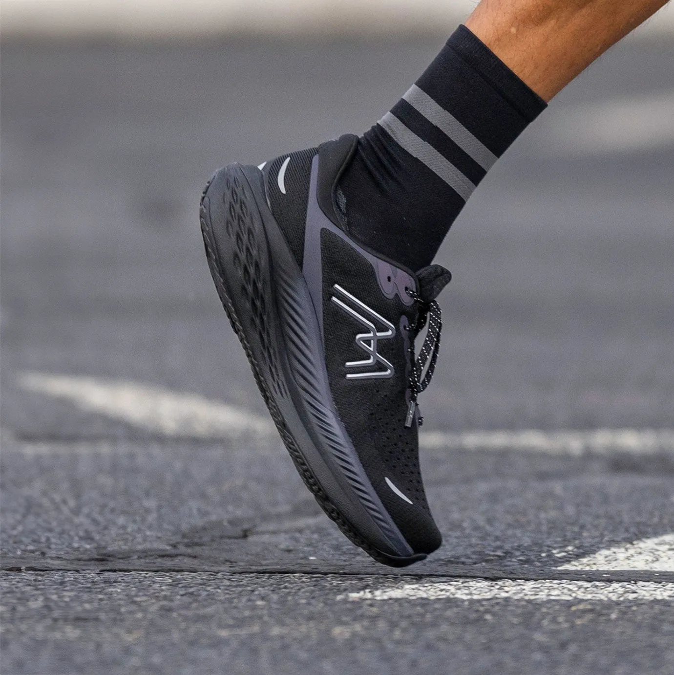 MEN'S MESTARI RUN 1.5 - BLACK / BLACK Strong Step