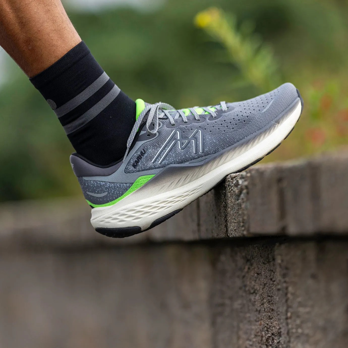 Breathable mesh upper Retro Mood MEN'S MESTARI RUN 1.5 - FROST GREY / BLACK
