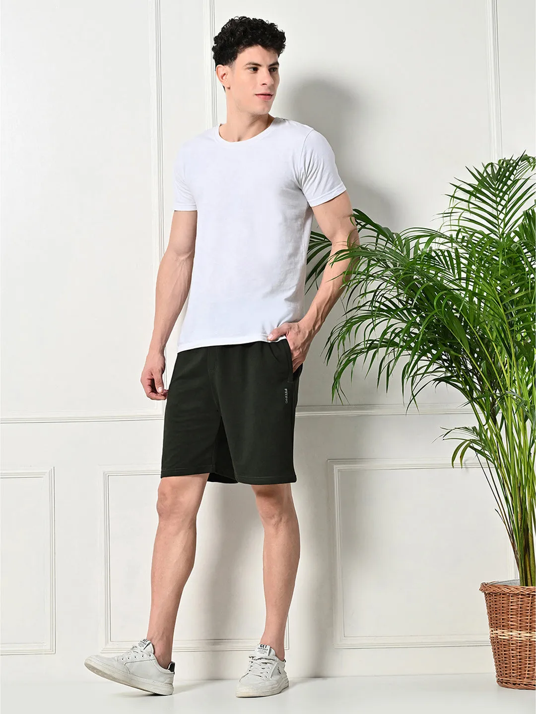 Sleek Waistband Flatlock stitching Easy Multi-Pocket Cotton Shorts ?C Bottle Green