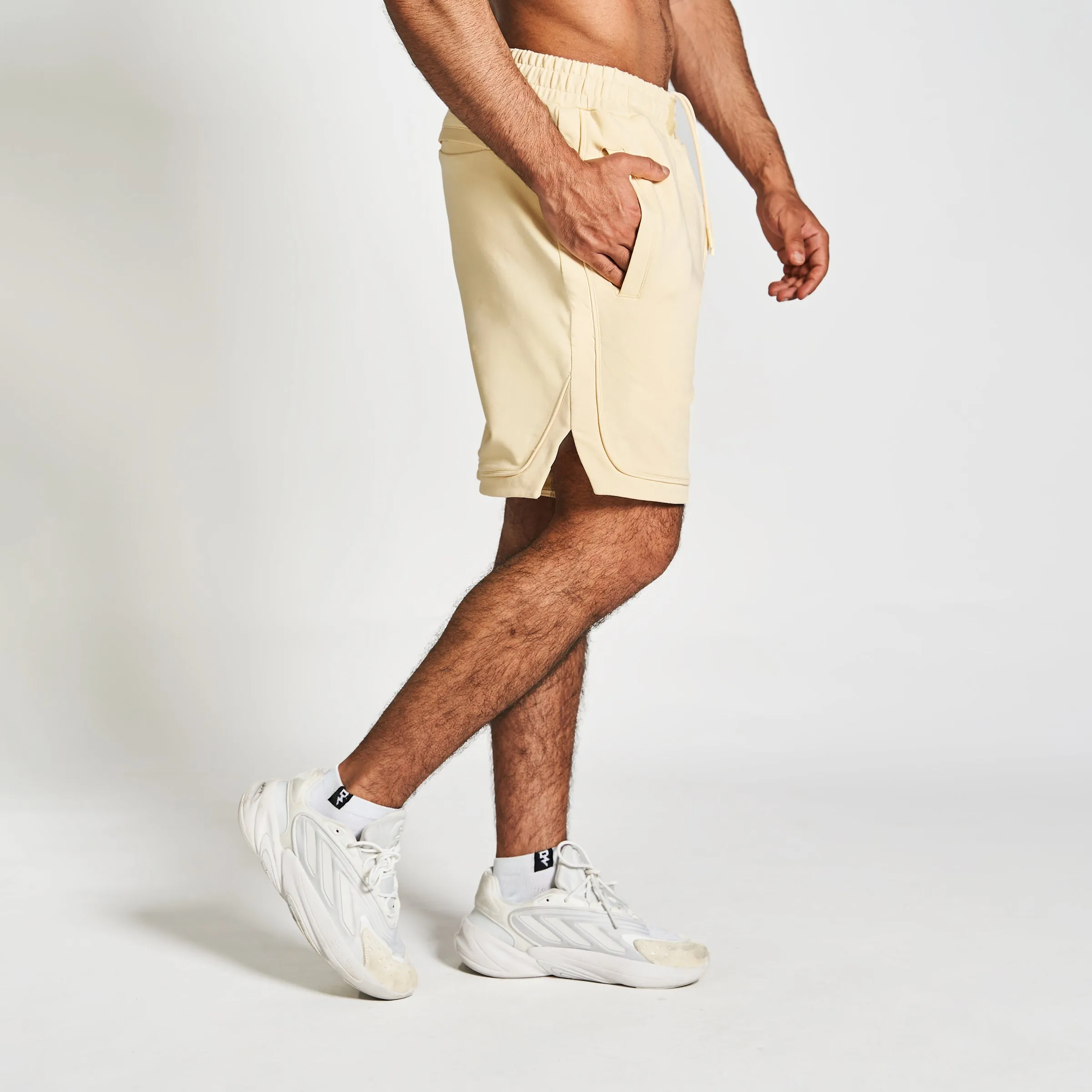 CASUAL SHORTS - Macadamia Anti Static Technology